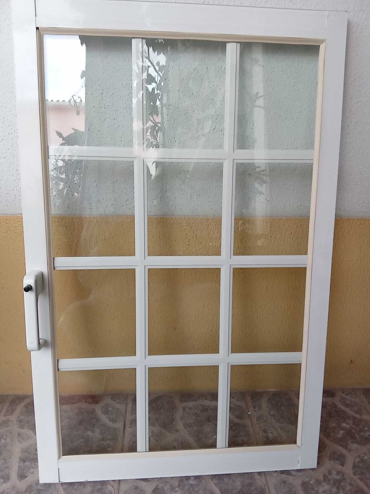 Janela Aluminio - Vidro duplo com quadrículas + Rede Mosquiteira.