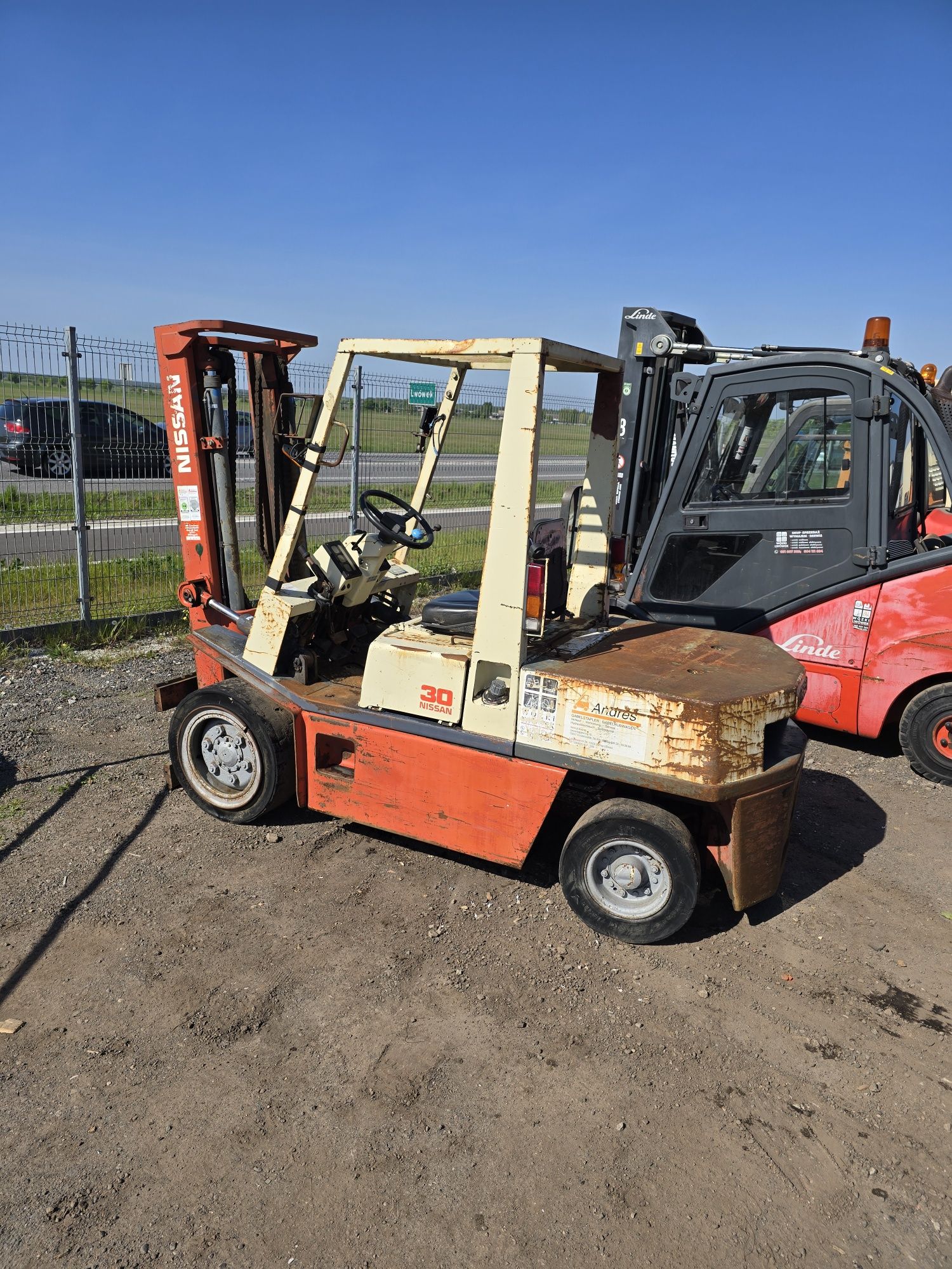 Wózek widłowy Nissan A30 3000kg diesel widlak