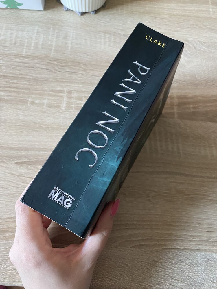 Pani noc cassandra clare mroczne intrygi książka fantastyka