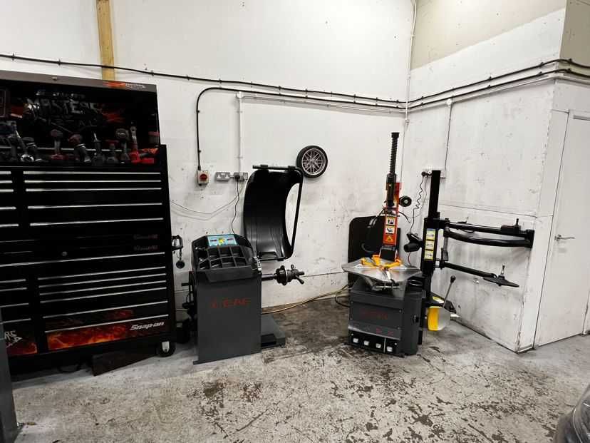 Máquina de calibrar pneus (equilibradora)Cetrus EAE(NOVA) mod. EE-3099