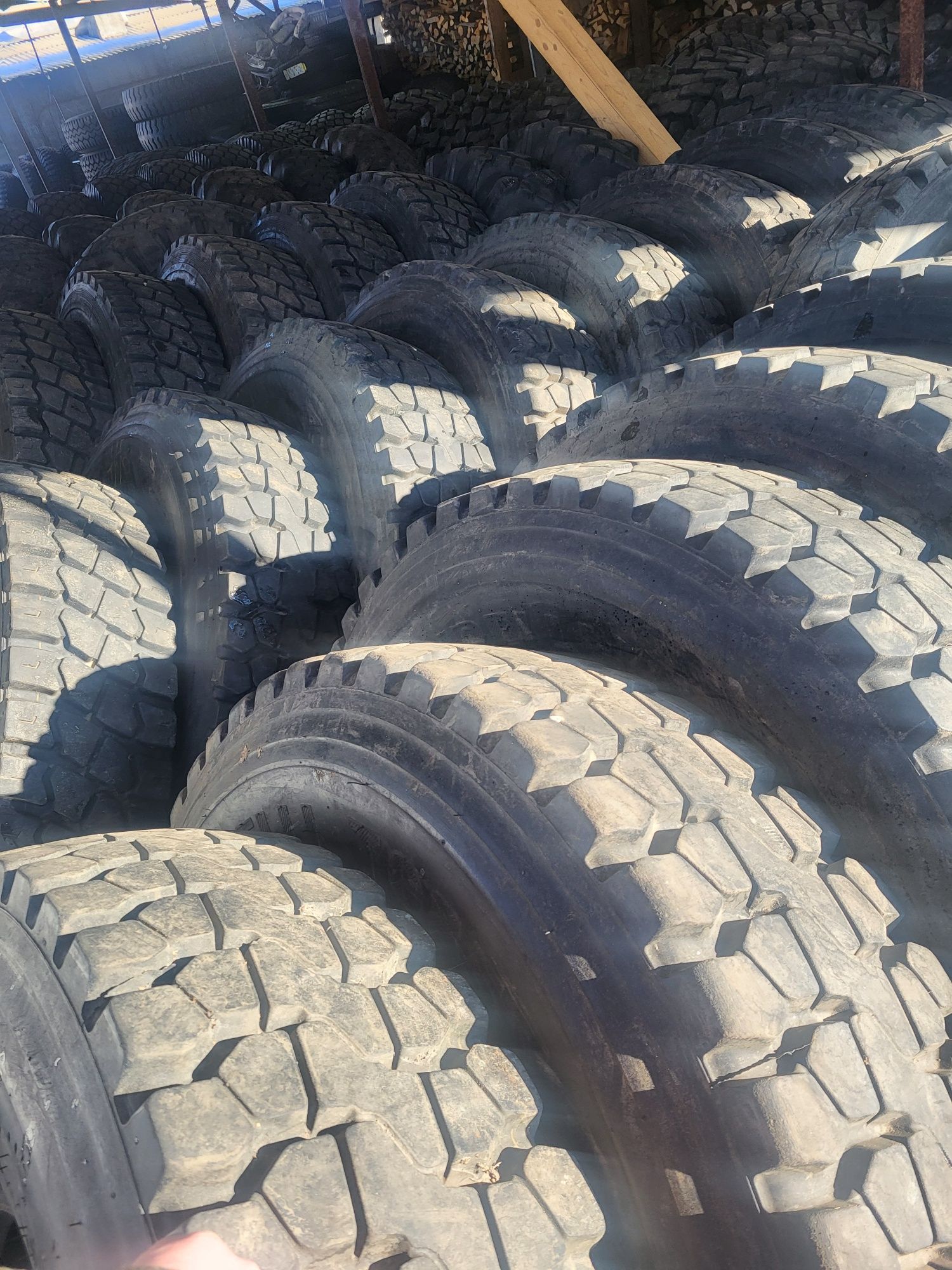 Колеса шини 12 00 20 pirelli зіл 131