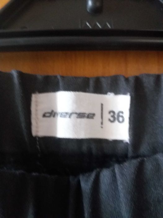 Czarne spodnie diverse 36