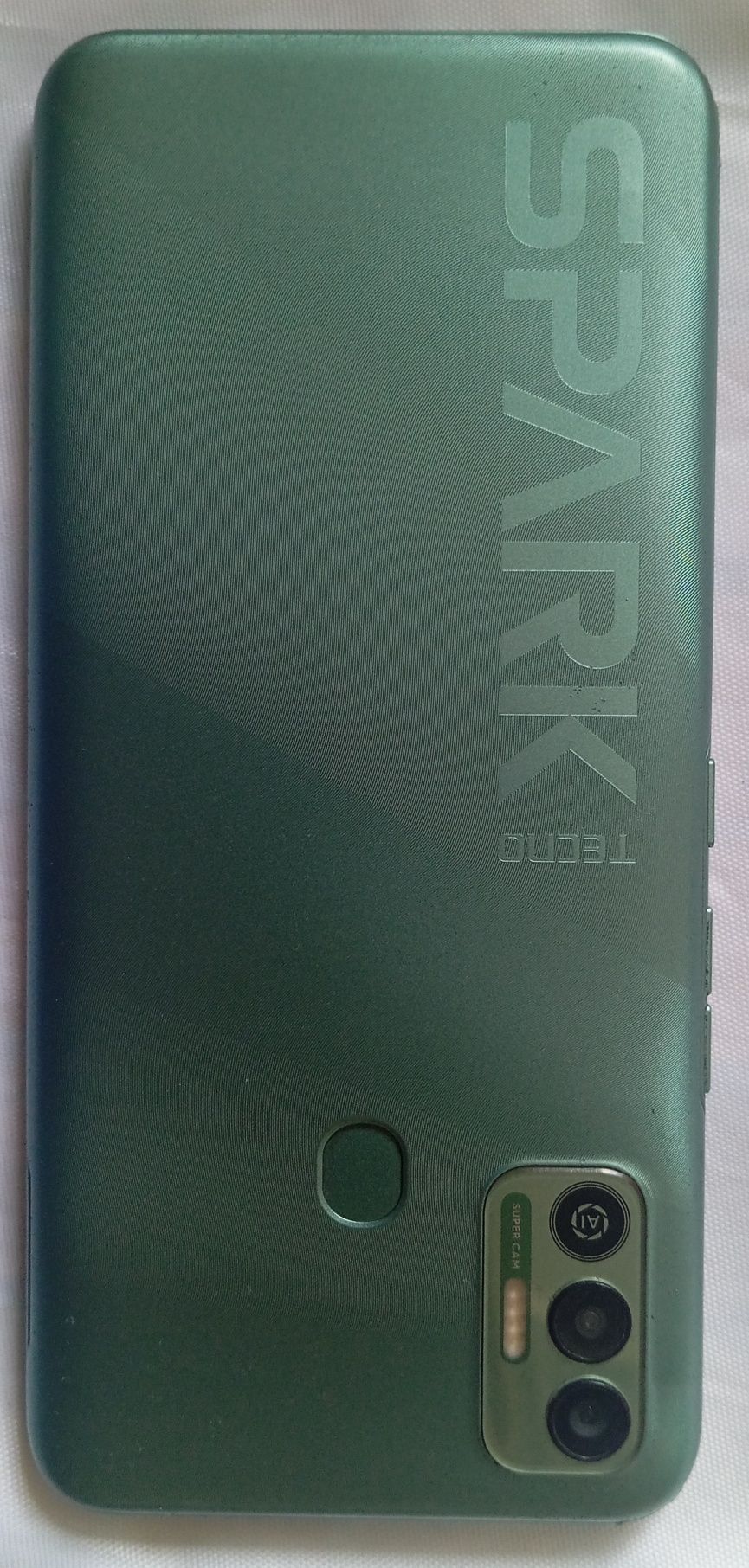 Телефон  Techno Spark