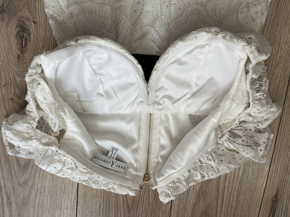 Piekna koronkowa sukienka hiszpanka Rare London