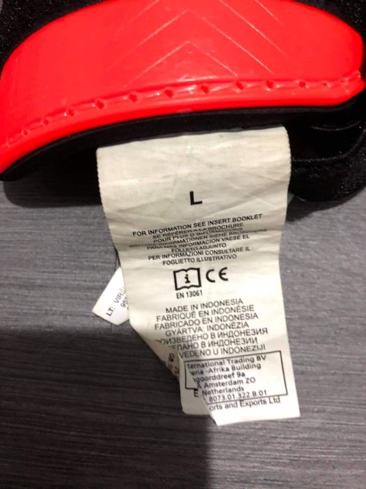 Ochraniacze adidas rozmiar L.