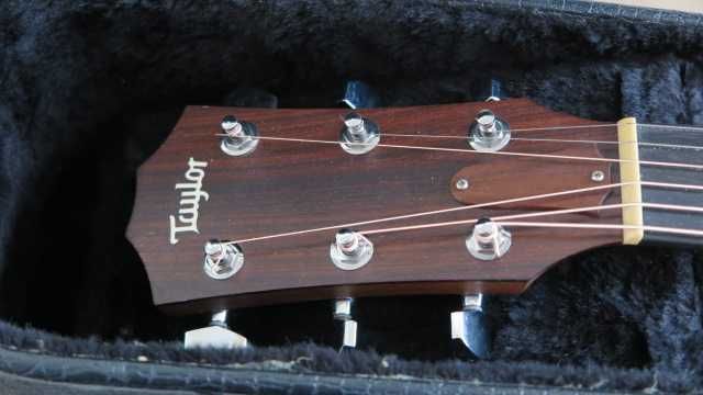 Gitara Taylor 310