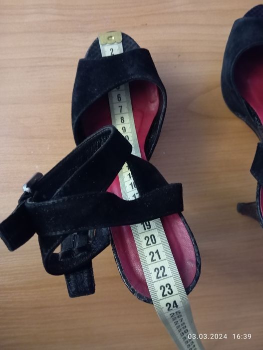 Босоніжки жіночі на високому каблуку