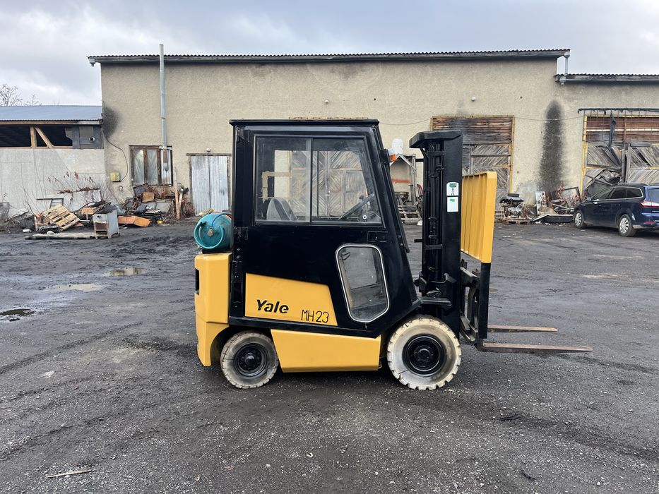 Вилочний навантажувач Yale 1.6t.