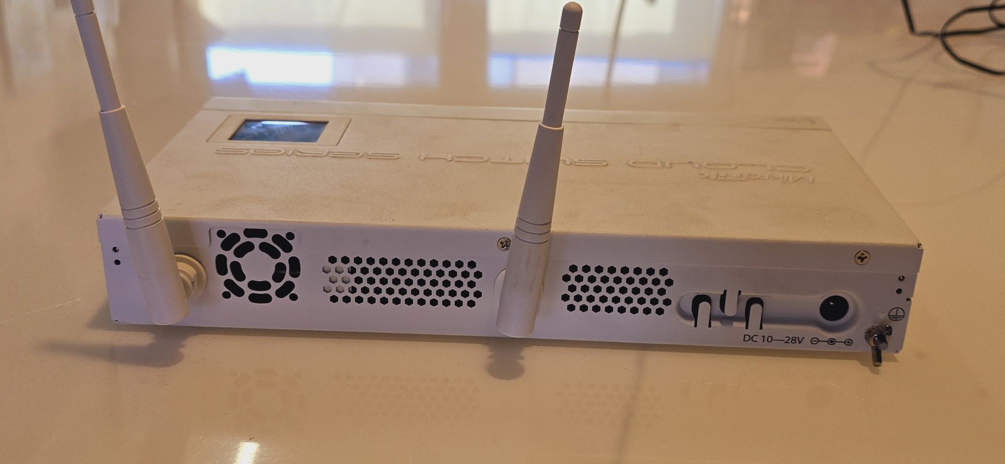 MikroTik Cloud Router Switch CAS-24G-2HnD-in wifi 24 porty