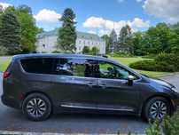 Chrysler Pacifica Plug-in Hybrid 3.6 Limited 2023 Jak Nowy 3800km