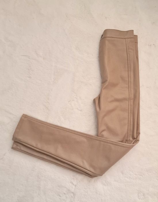 Spodnie eco-skórka "Pull&Bear".