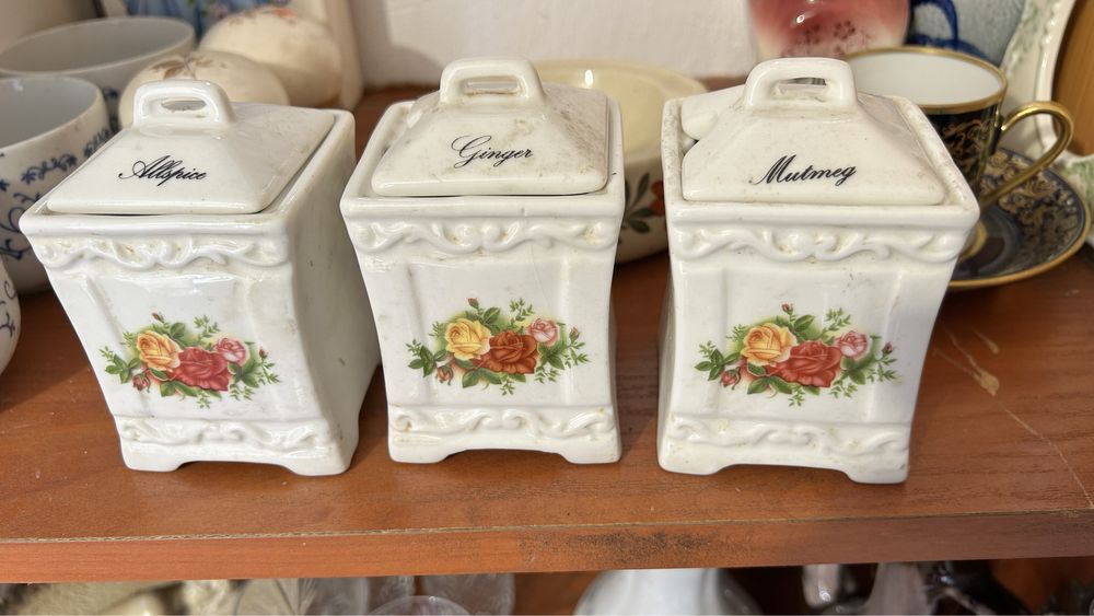 Stare pojemniki na przyprawy organizery porcelanowe pokrywki vintage