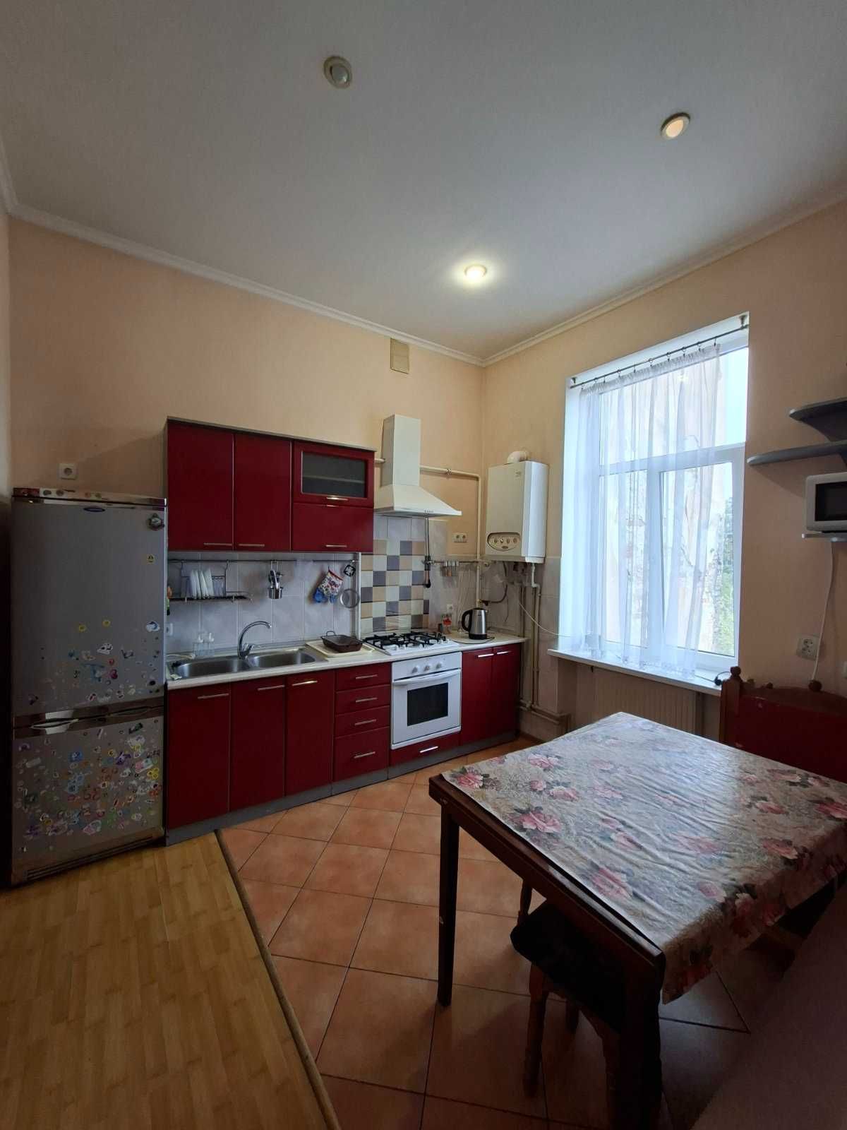 Продаю 3ікм.кварт. в австрійському будинку на пішохідній вул.Шевченка
