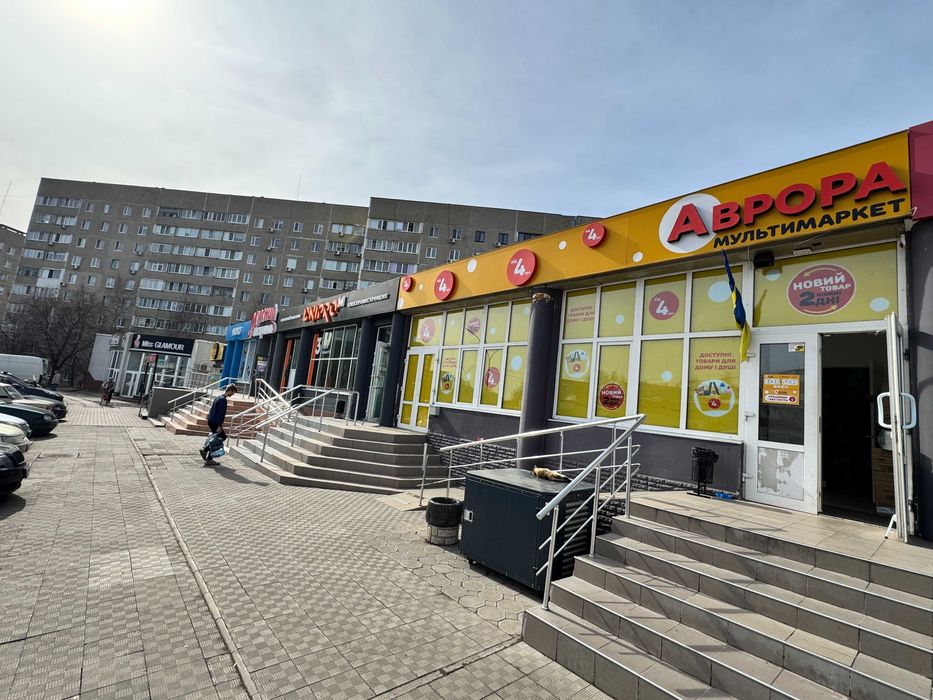 Пр.Незалежності торгове приміщення 93 кв.м. фасад ремонт прохідняк