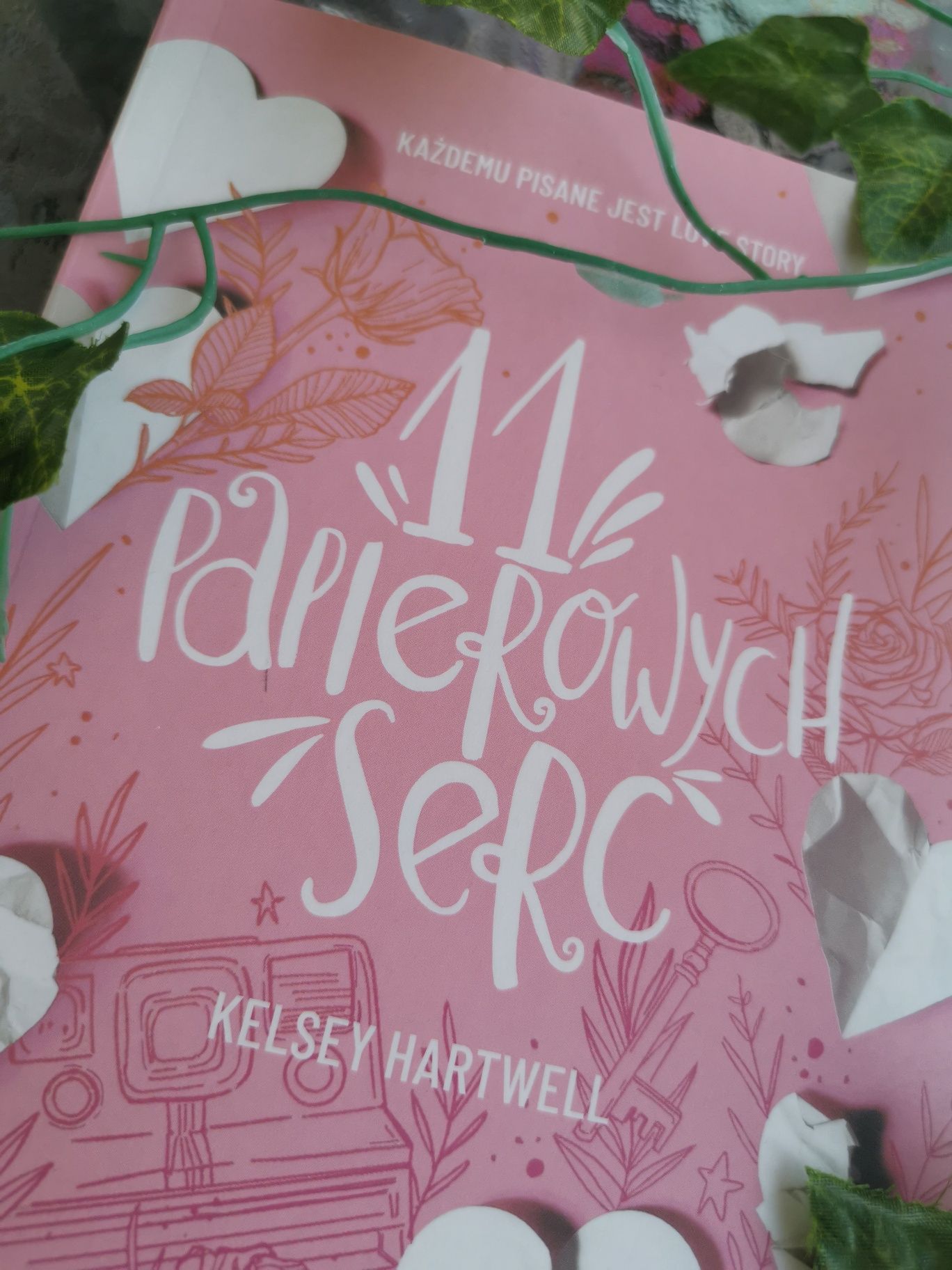 11 papierowych serc