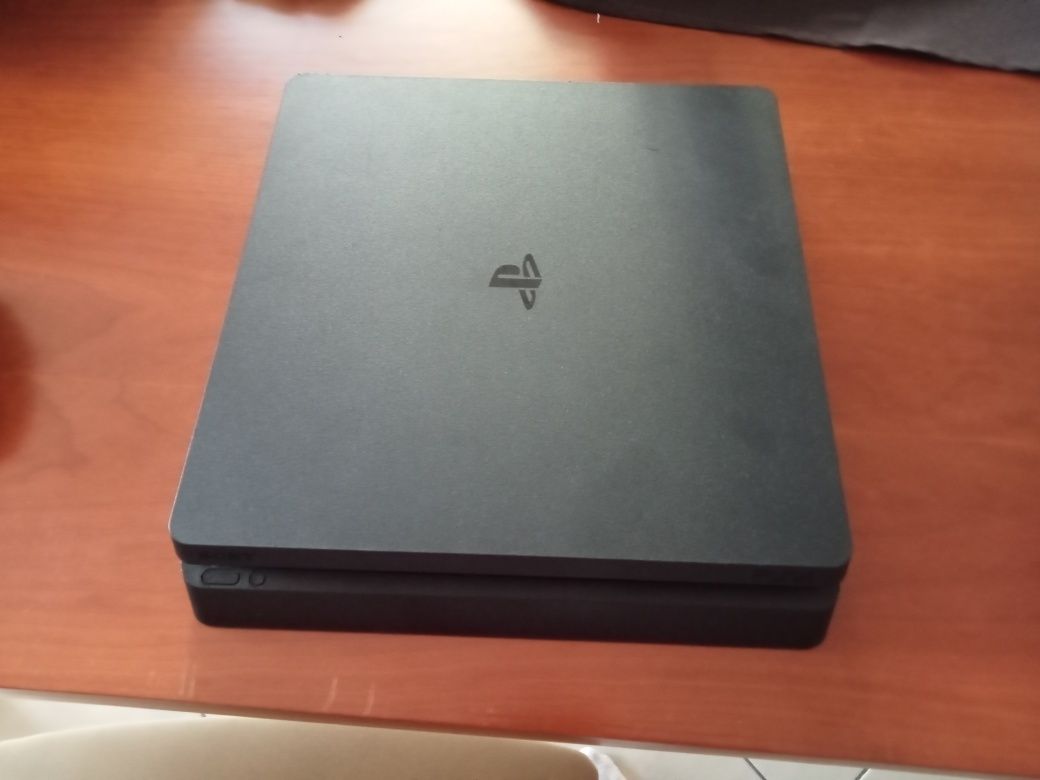 PlayStation 4, mais dois jogos e um comando na garantia