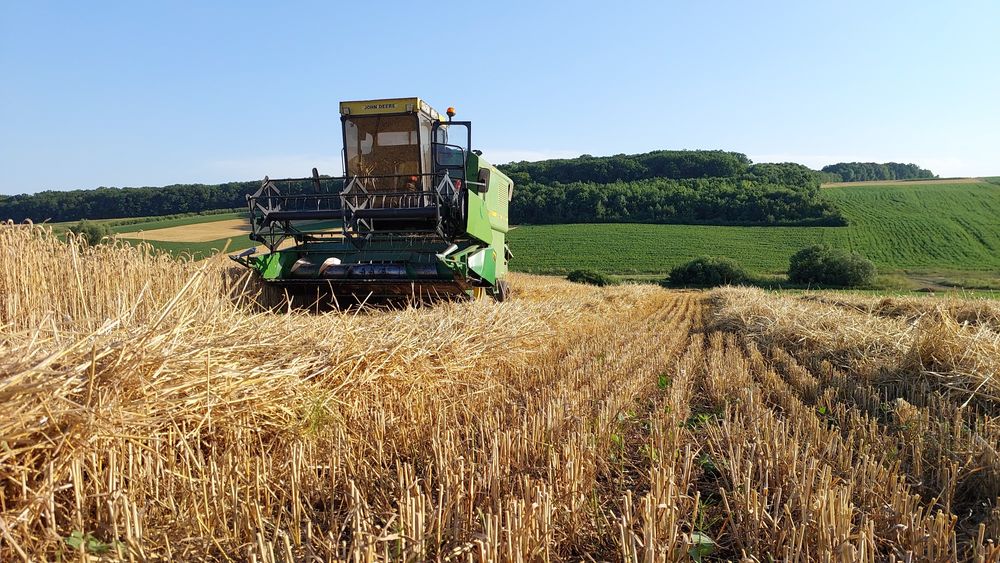 Комбайн john deere 1042 техніка в  доглянутому стані