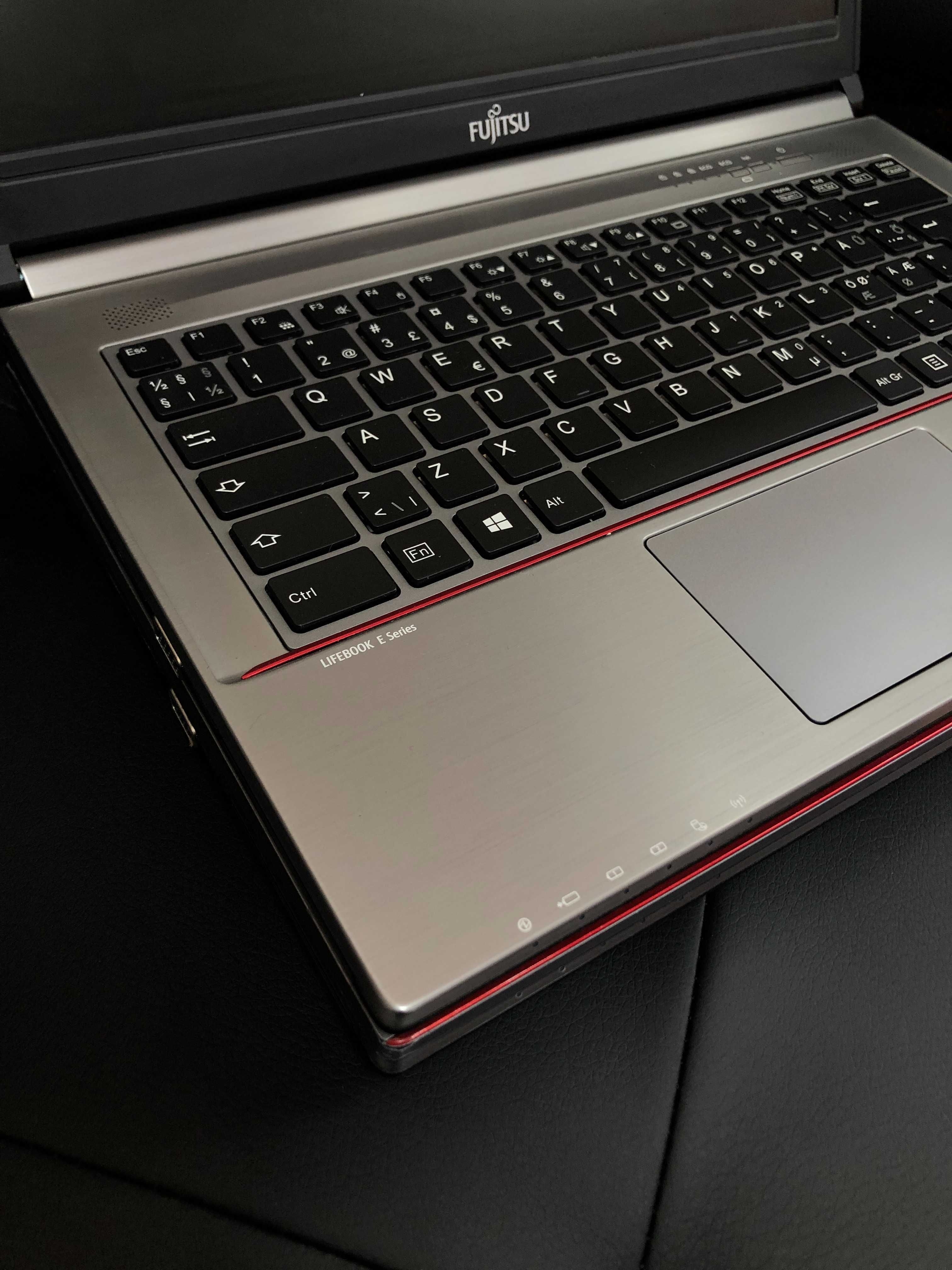 Ноутбук Fujitsu Lifebook E746/13.9"HD/i5-6/8GB/128GB/ГАРАНТІЯ