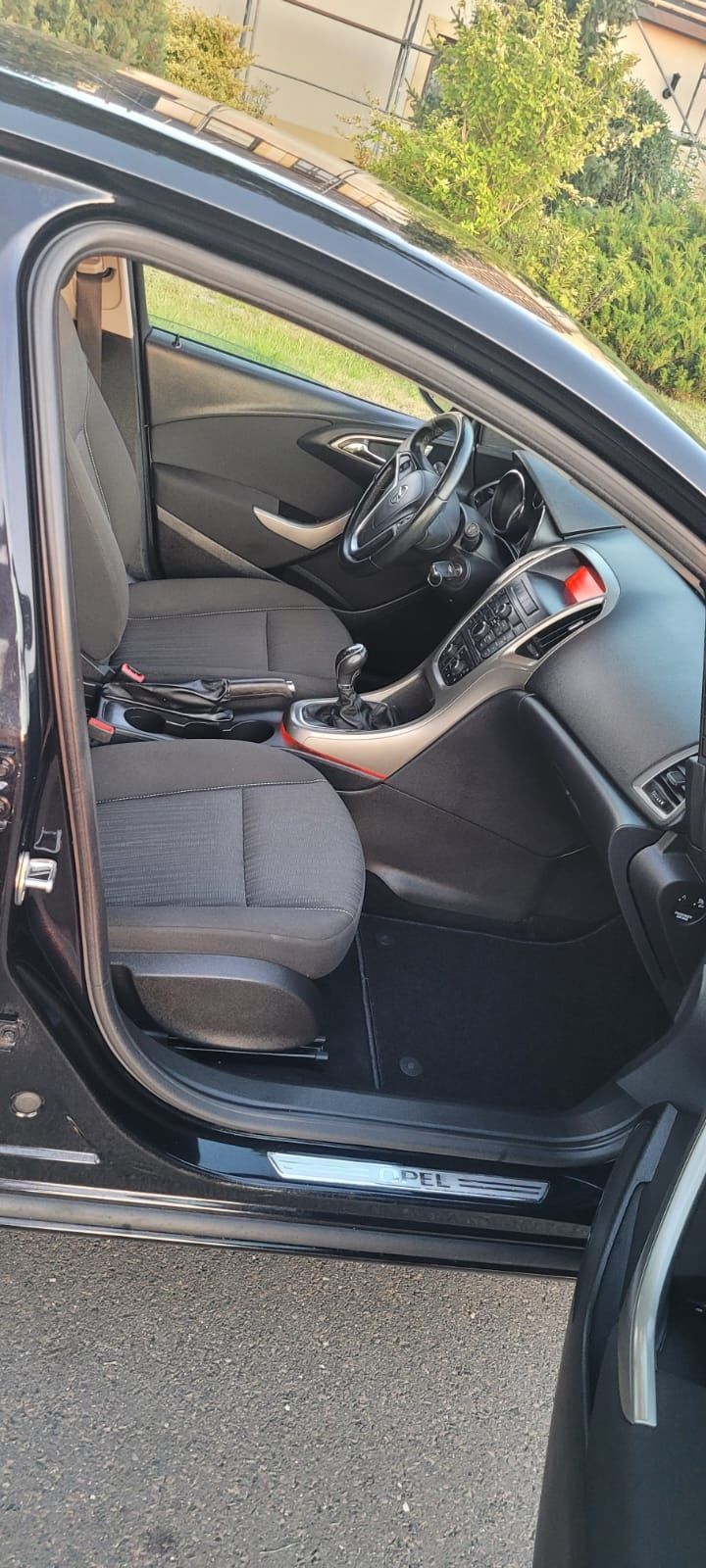 Opel Astra J 1.6b 2010r