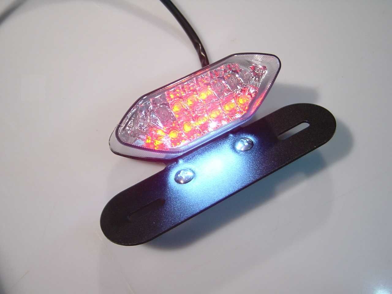 Farolins traseiros LED com piscas integrados