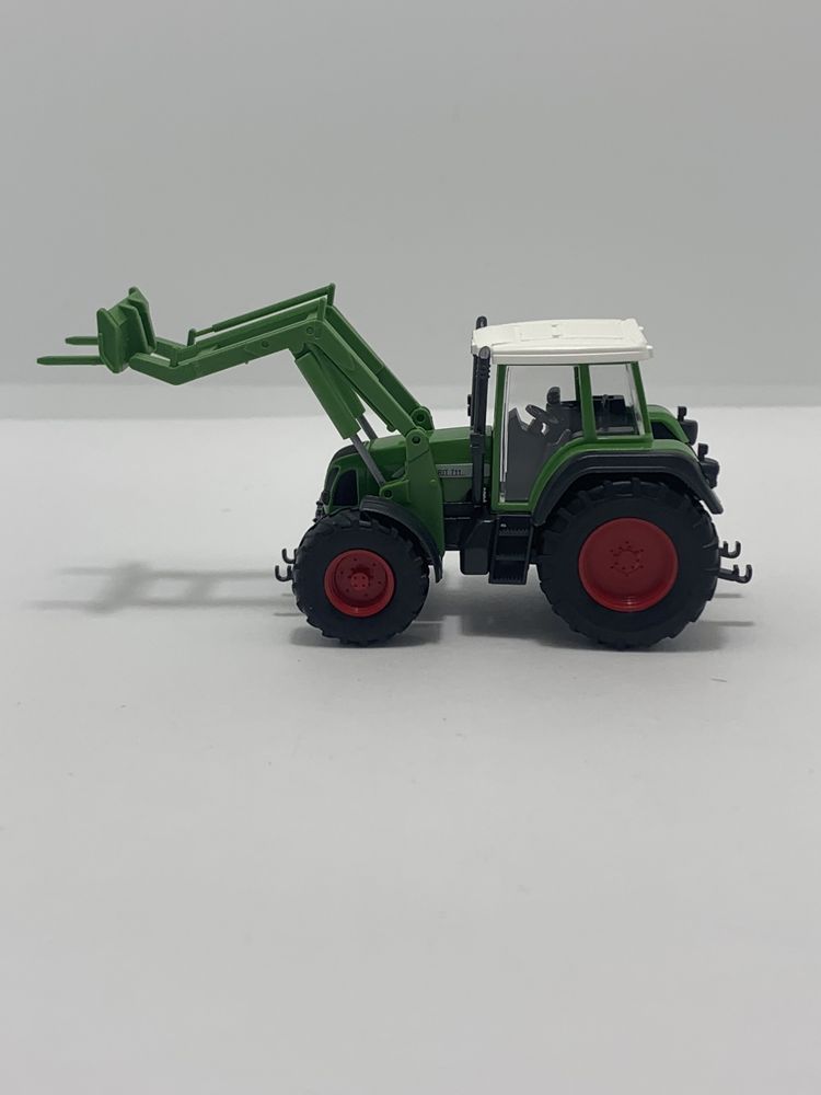 Fendt Favorit com carregador da Wiking 1/87