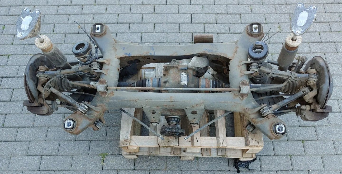 BMW 4 F32 2.0 BENZYNA BELKA OŚ TYLNA 6851656