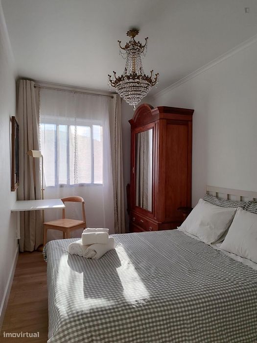 789593 - Quarto com cama de casal em...