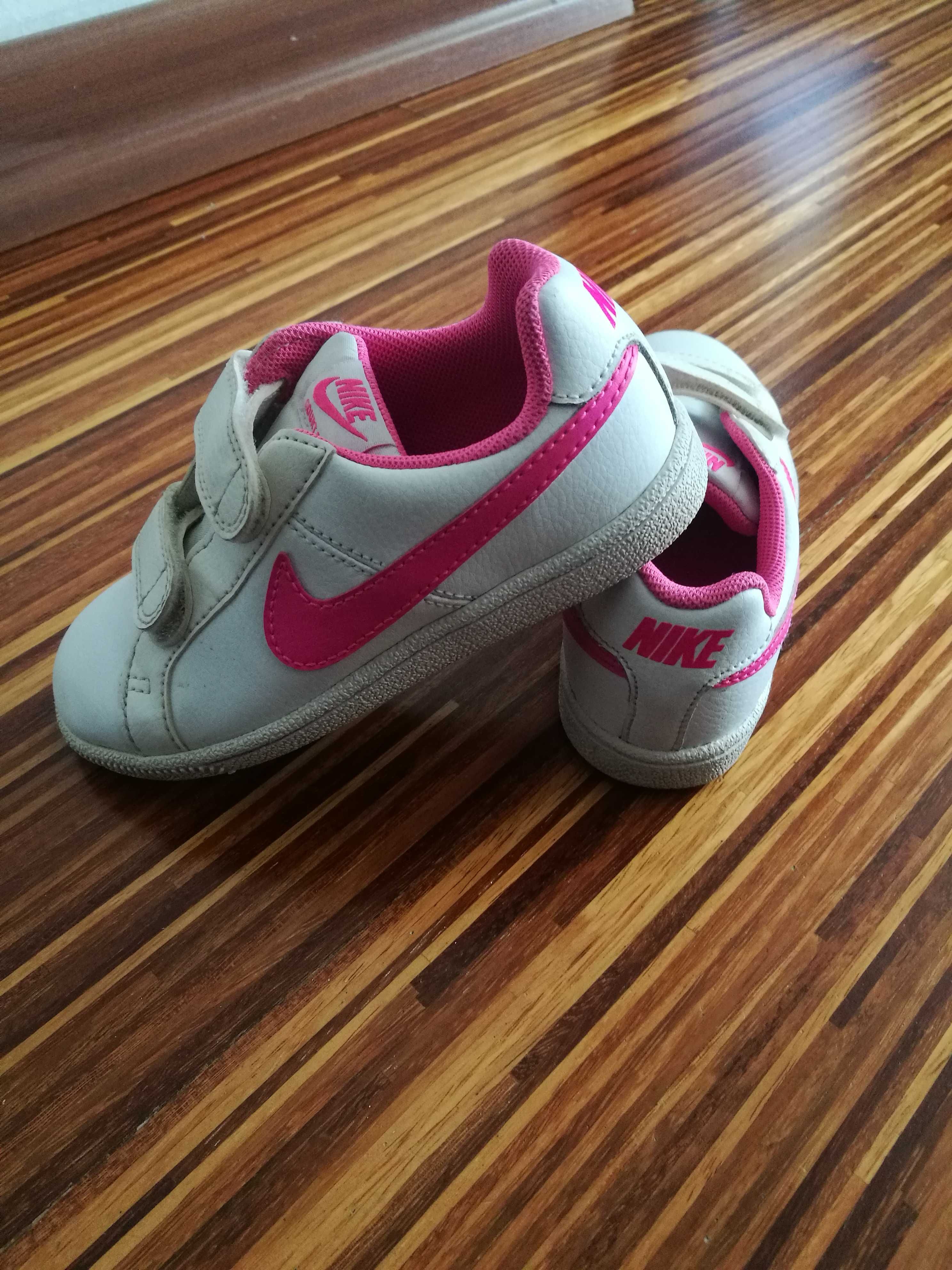 Buty sportowe Nike dziewczęce rozm. 27,5