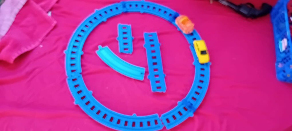 Pista desmontável com 2 carros