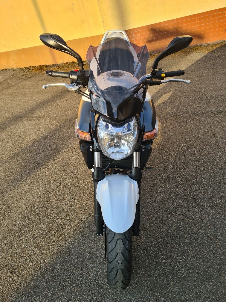 Suzuki gsr 600 biała perła