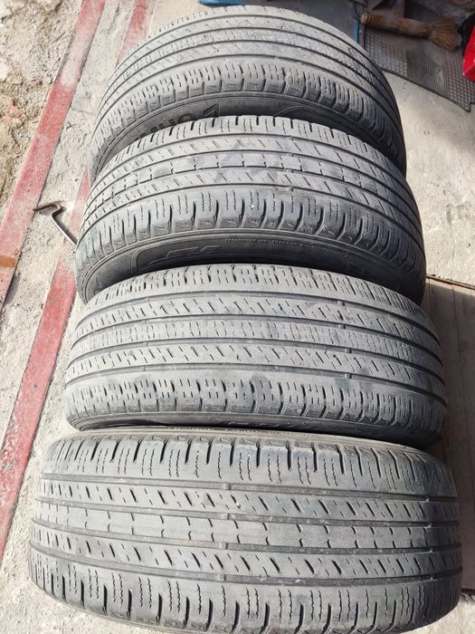 Продається комплект літньої гуми  kumho 225 60 17