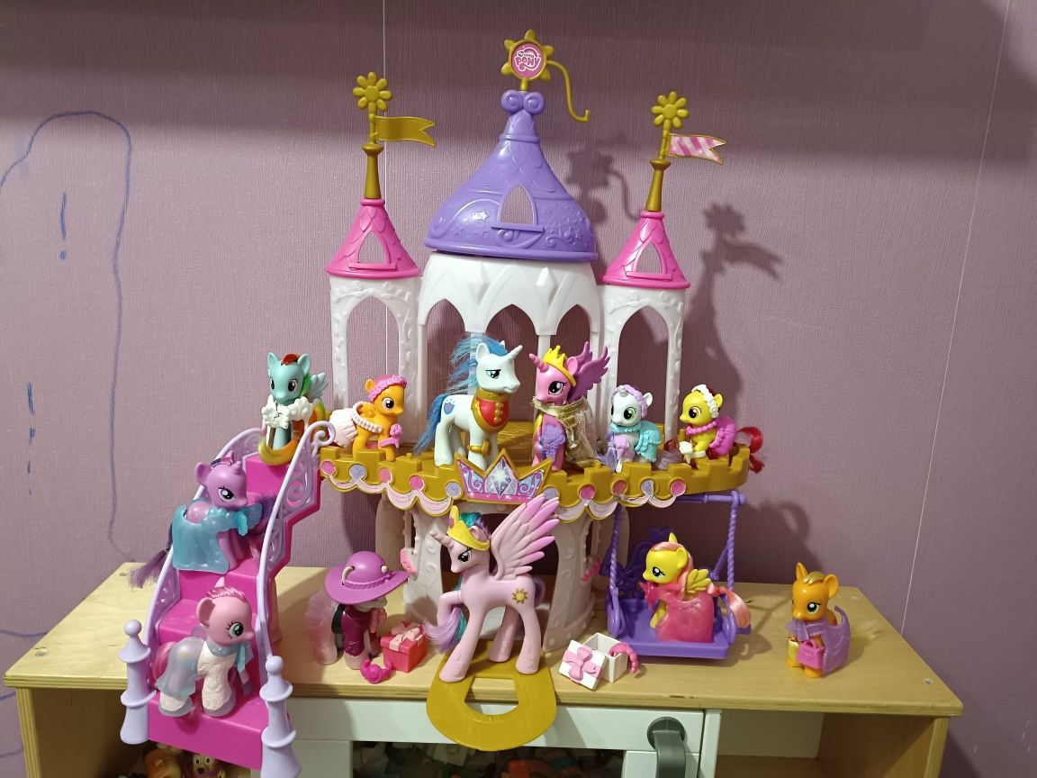 My Little Pony Ślub zamek 12 kucyków 35 akcesorii G4 Hasbro druhny