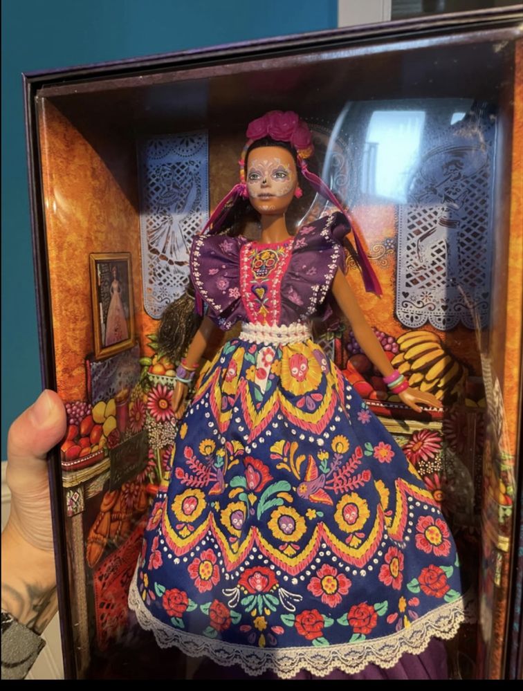 Barbie 2022 Día De Muertos Lalka w tradycyjnej falbaniastej sukience