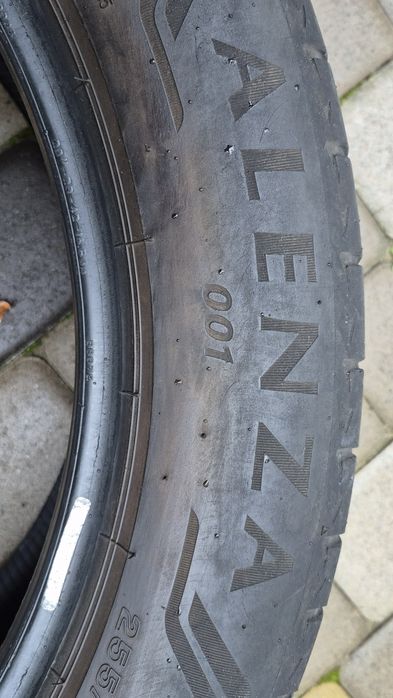 Шини Bridgestone Alenza 001 255/50 R20