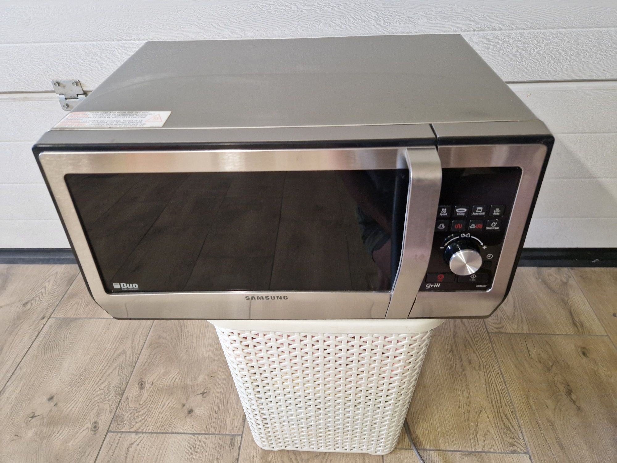 MIkrofalówka Samsung GE89AST