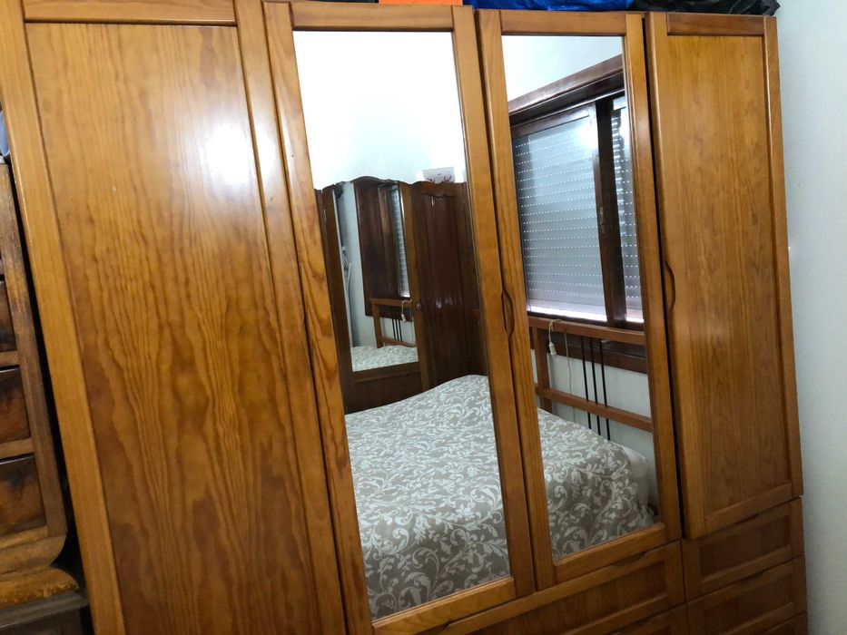 Roupeiro Elegante, Moderno e Como Novo! OPORTUNIDADE IMPERDÍVEL!