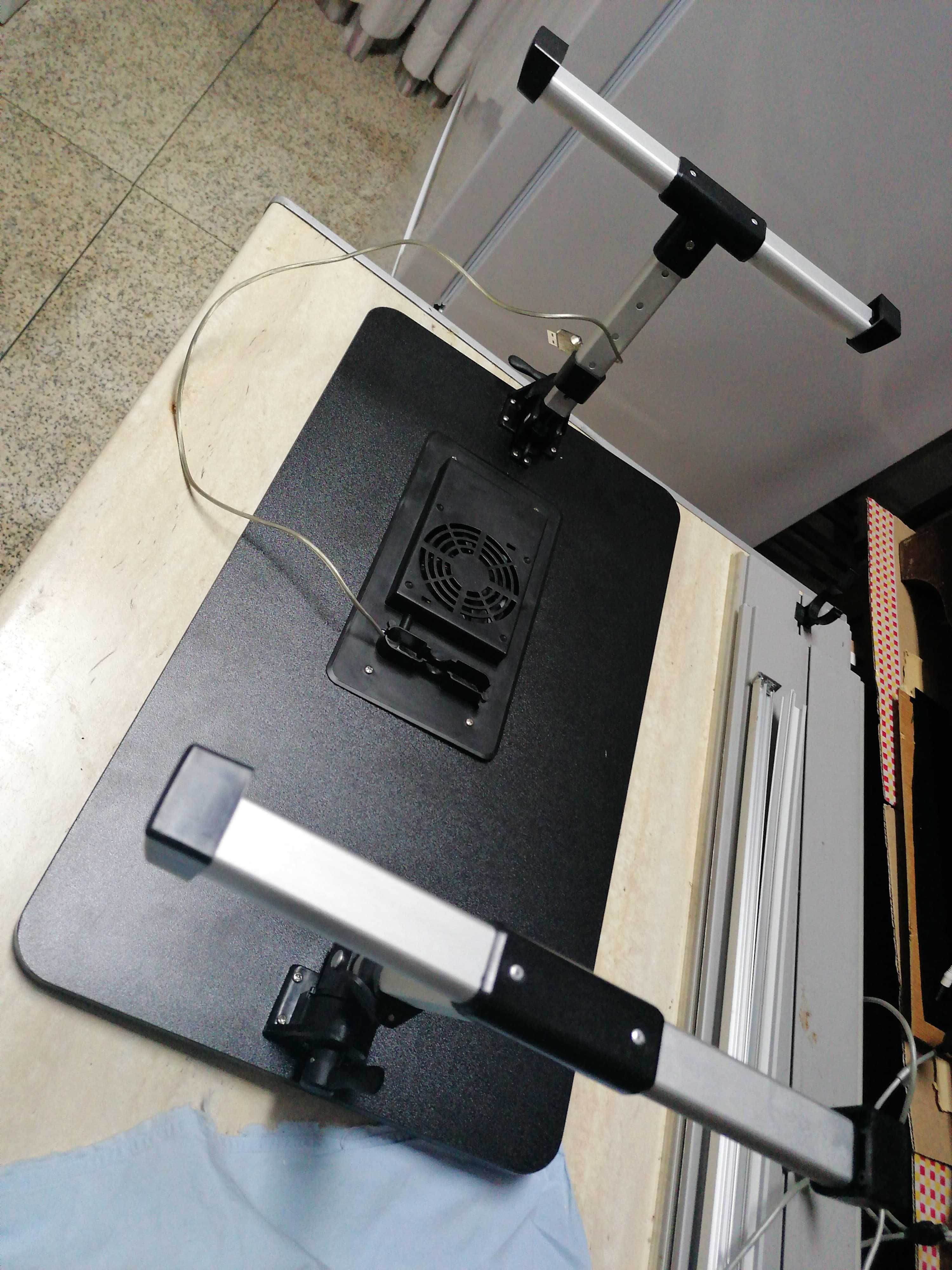 Mesa/ suporte para computador