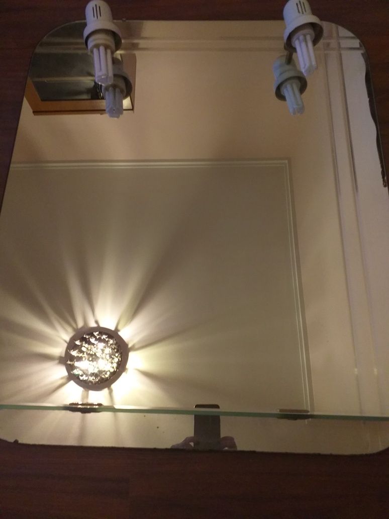Espelho de casa de banho com 2 lampadas