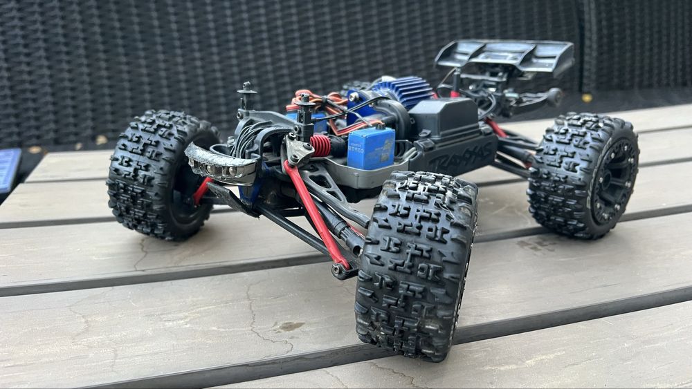 Traxxas E Revo VXL 4x4 Savox Lipo Wheele LED