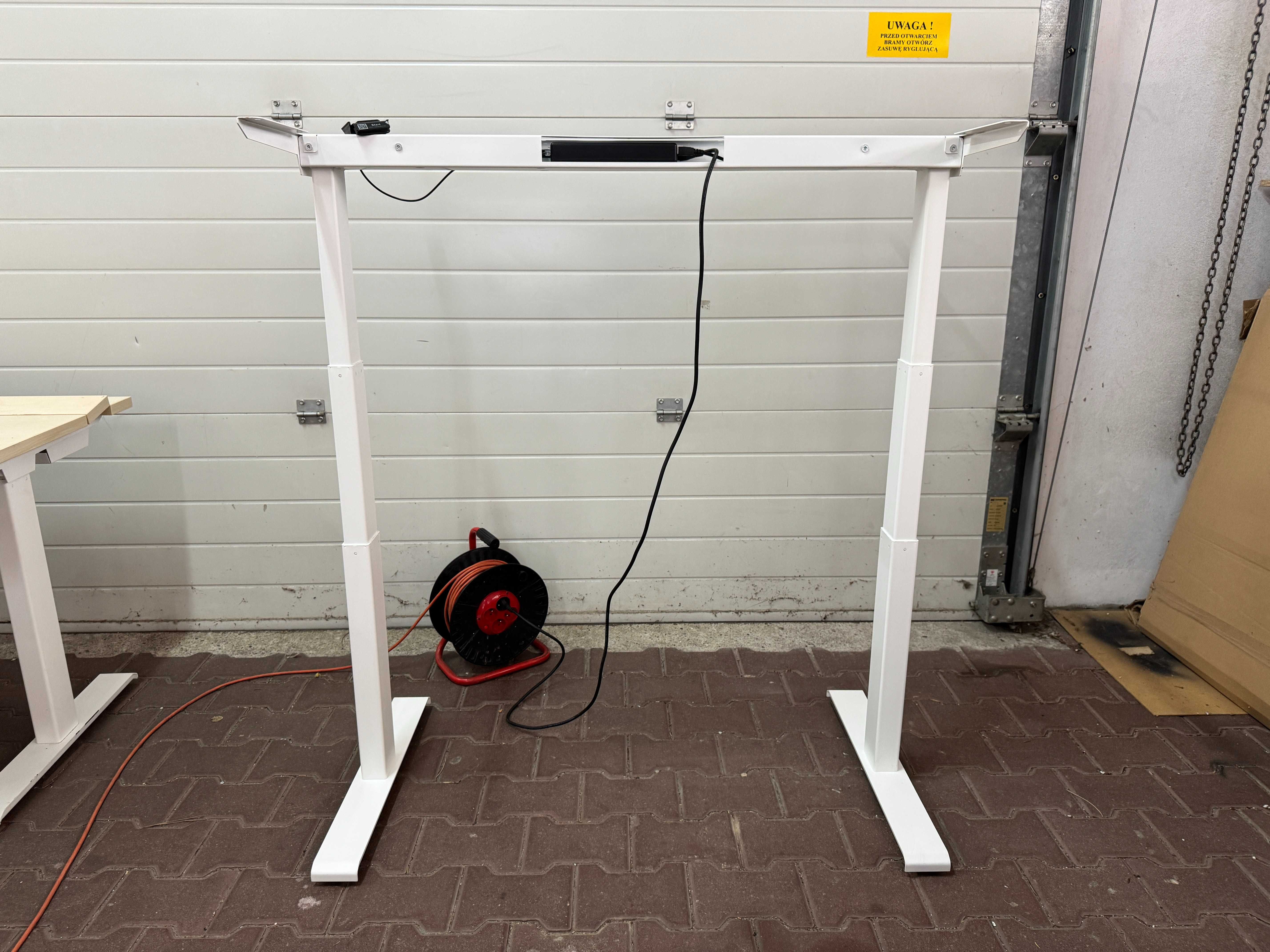 Biurko z elektryczną regulacją wysokości Linak stelaż biurka Linak