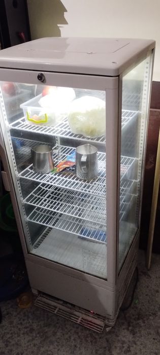 Кондитерская витрина 98л EWT Inox