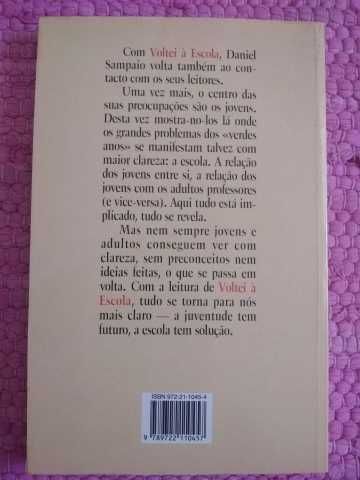 Voltei à Escola.