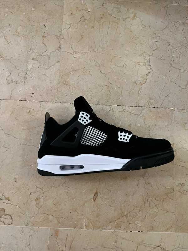 WhiteThunder/Buty_Jordan4_Retro Unisextrampki Rozmiar.44