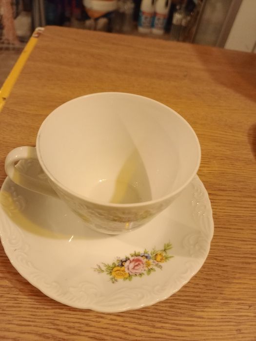 Chávena com pires de porcelana CV