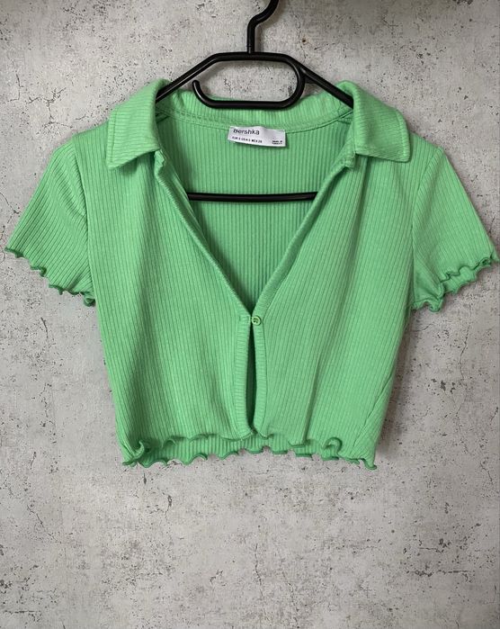 crop top zielony bershka bluza z krótkim rękawem