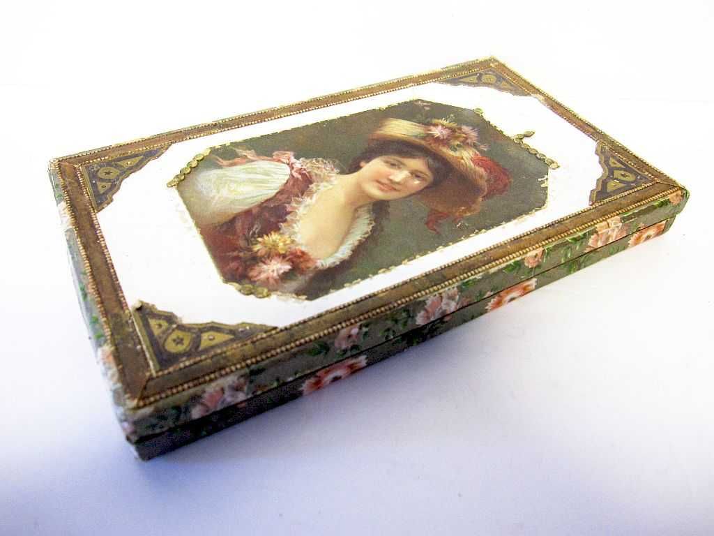linda antiga caixa em cartão com luvas de Senhora em couro