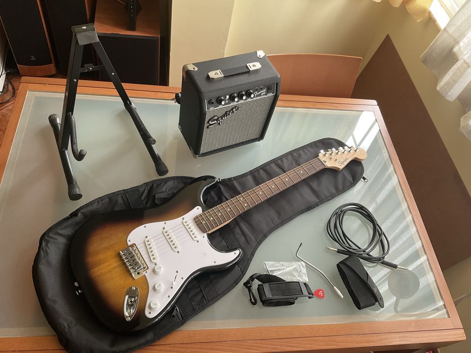 Squier Sonic Mustang Electric Guitar Pack