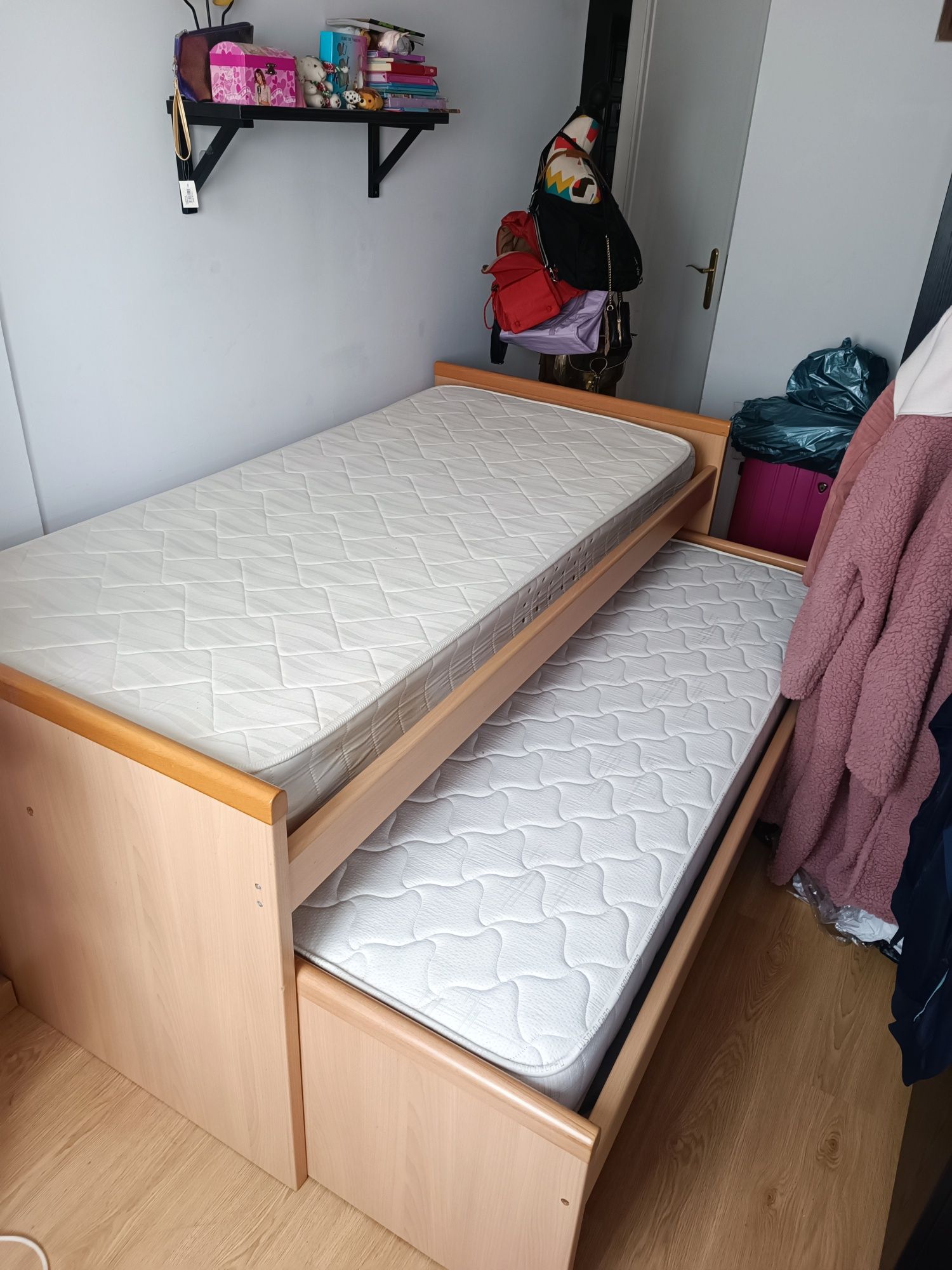 Cama de gavetão com 4 gavetas e armário modulo