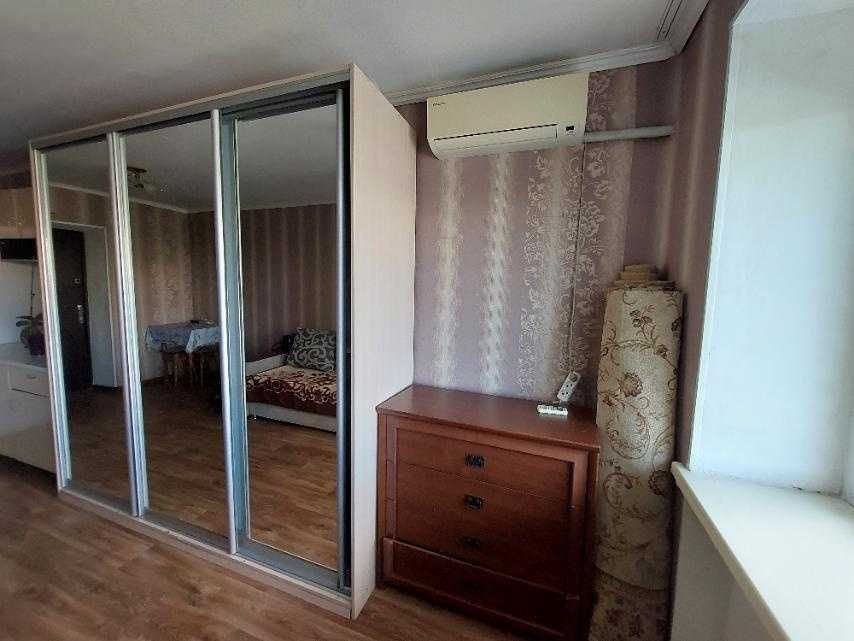 Комната в общежитии на Багрицкого с ремонтом мебелью и техникой.