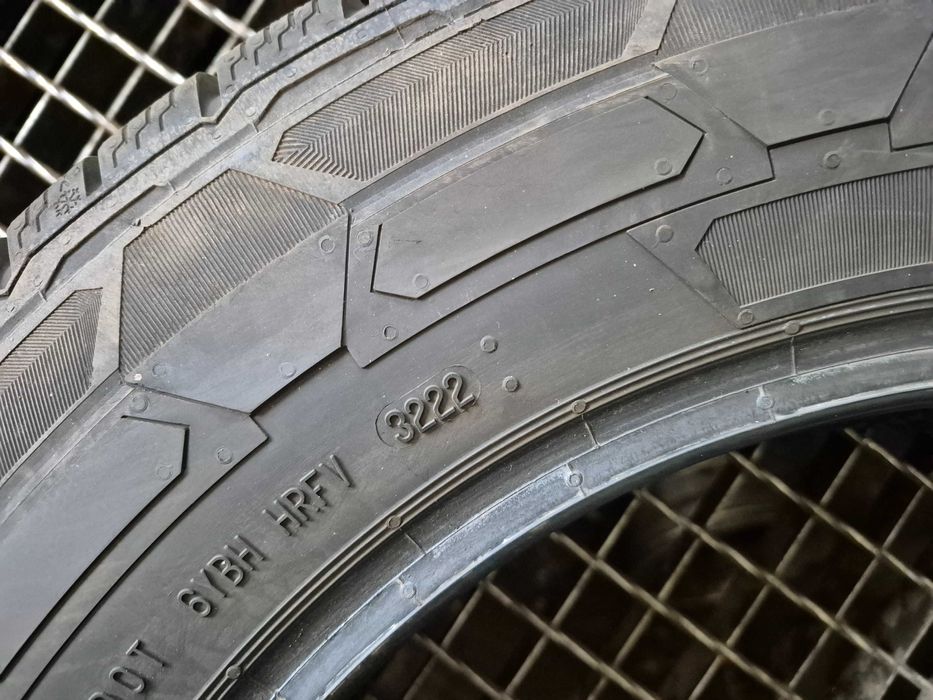 CONTINENTAL  Van Contact Winter 205/70R17C   8,5mm.
